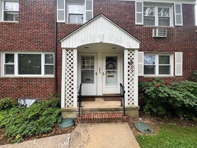 Building Photo - 139 Manor Dr