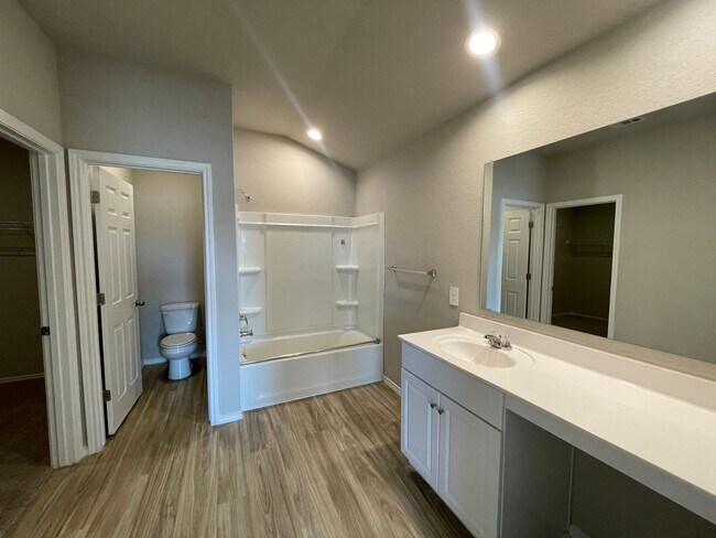 Building Photo - Beautiful 4x2 Rental Home in NBTX!