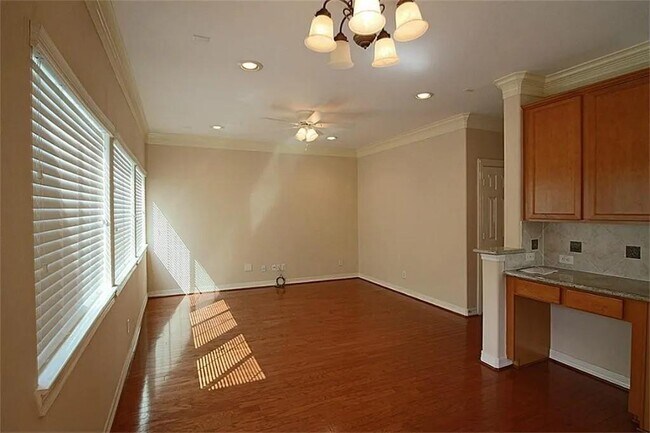 Building Photo - 3518 Clearview Cir