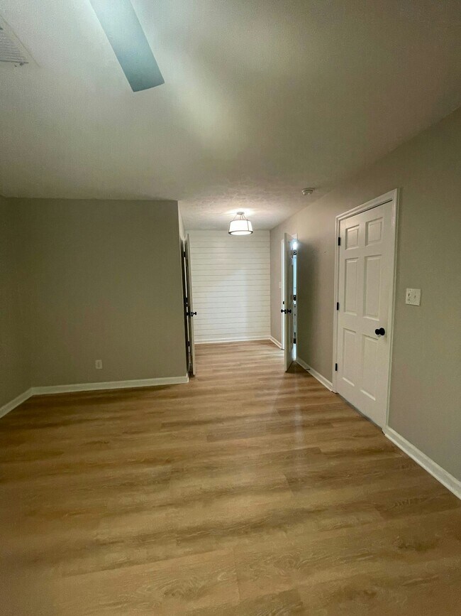 Building Photo - 3321 Elm Creek Dr