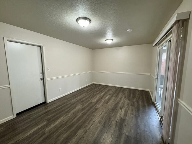 Building Photo - 3115 W Santa Ana Ave