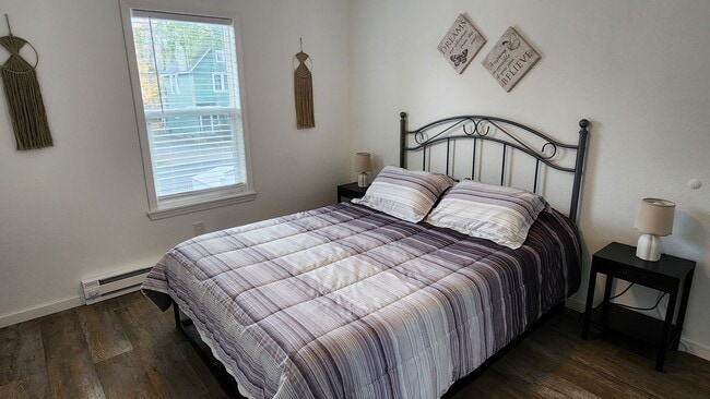 Building Photo - Modern, Brand New Build, Move-In Ready One...