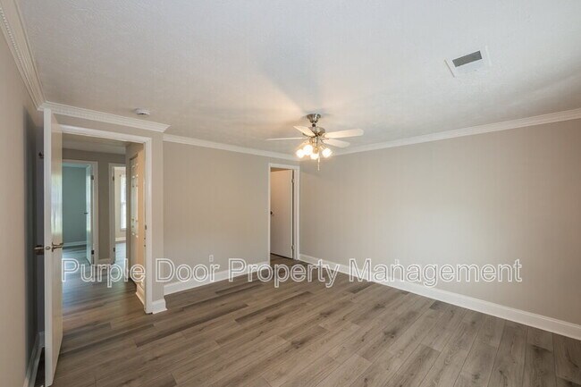 Building Photo - 640 Singing Hills Ct