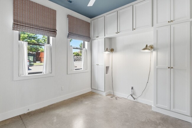 Building Photo - 1231 4th Ave S