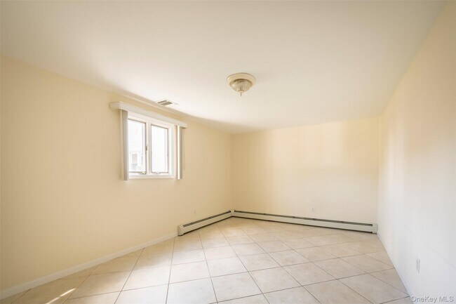 Building Photo - 11 7th St