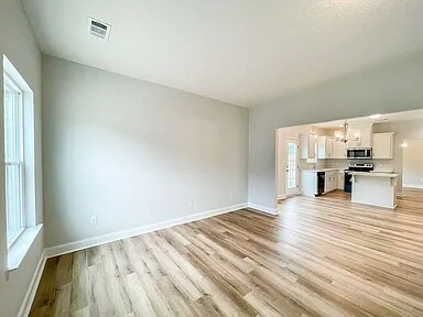 Building Photo - 577 Meloney Dr