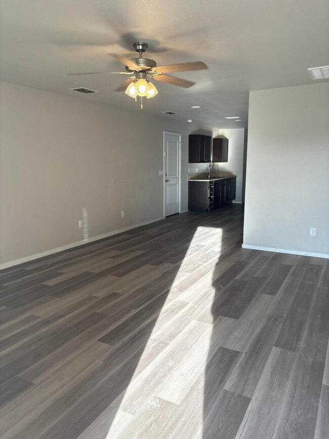 Building Photo - 13809 Paris