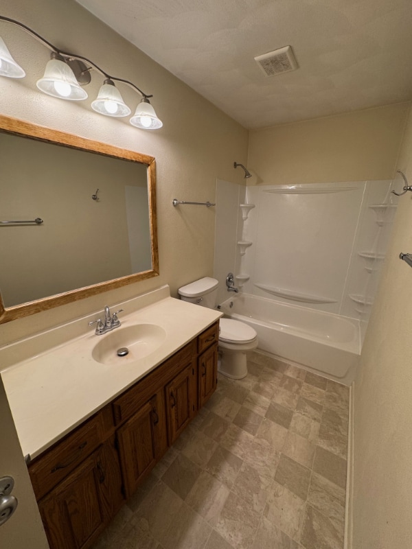 Building Photo - 1415 Hackberry Ln