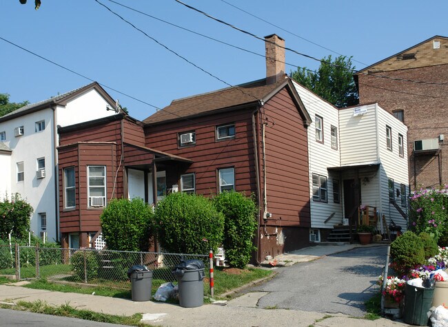 Primary Photo - 61 Chestnut St