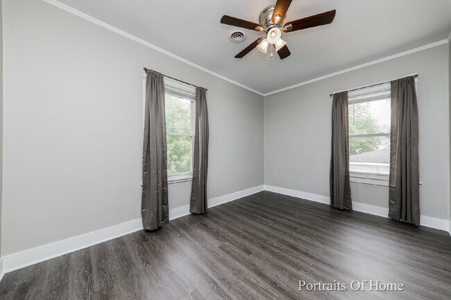 Building Photo - 3 Bedroom with Laundry & Garage