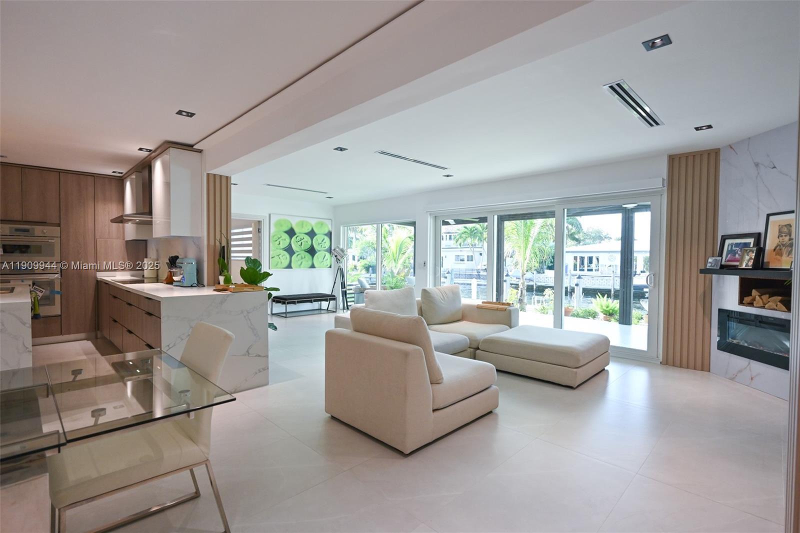 Building Photo - 2537 SE 10th Ct