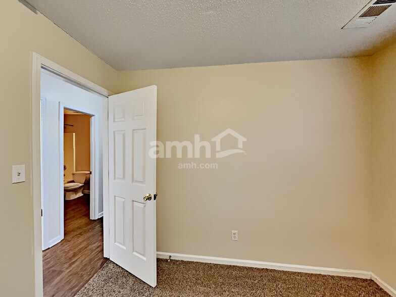 Building Photo - 4319 Caroline Ct