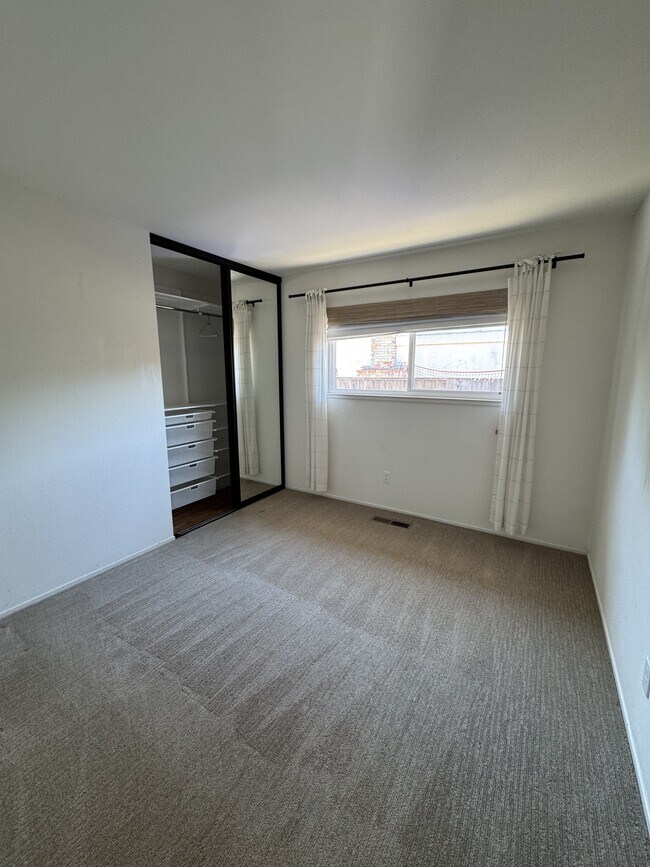 Building Photo - 22 Leland Dr