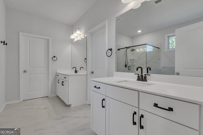 Building Photo - 411 Kinross Ln