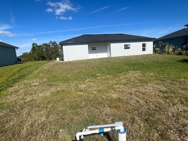 Building Photo - BRAND NEW 3/2/1 SINGLE FAMILY HOME--SW LEHIGH ACRES