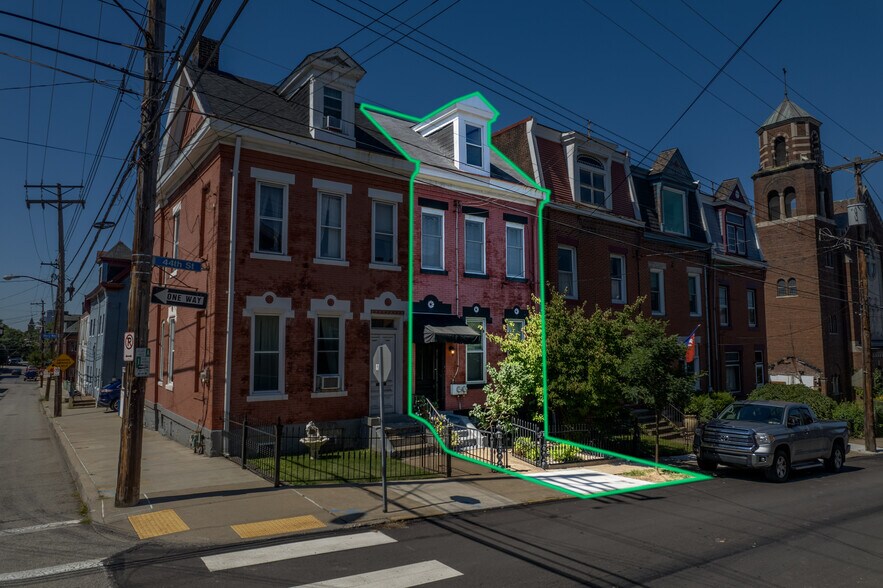 Building Photo - 264 44th St