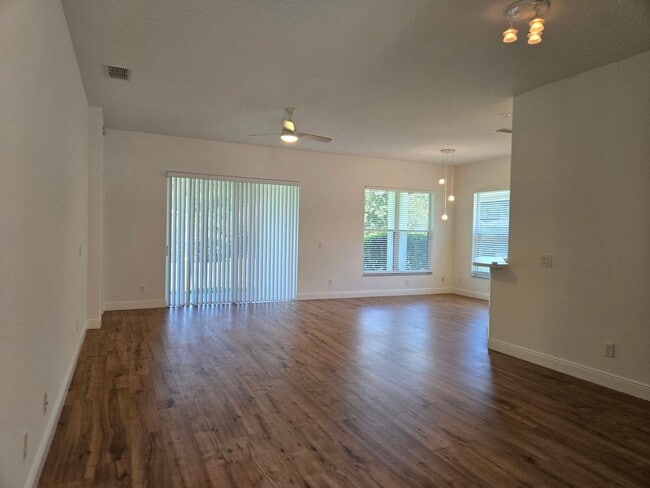 Building Photo - Lake Mary - 3 Bedrooms, 2 Bathrooms - $3,095.00