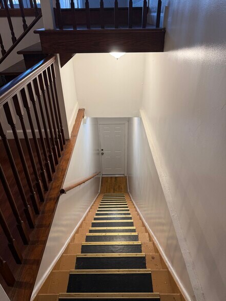 Building Photo - 1647 S Throop St