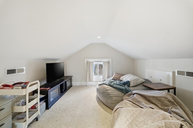 Building Photo - 710 Georgia Ave