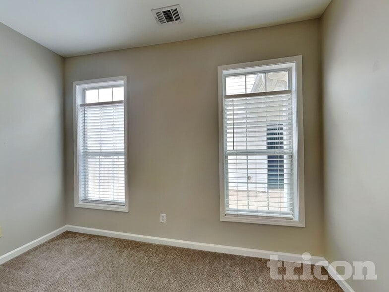 Building Photo - 2704 Mariner Way