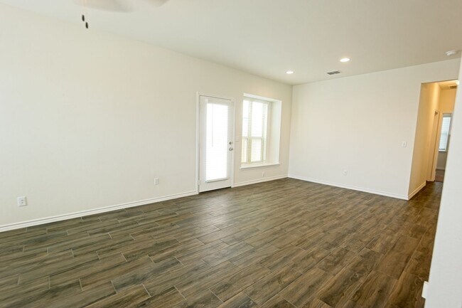 Building Photo - 352 Witchhazel Way