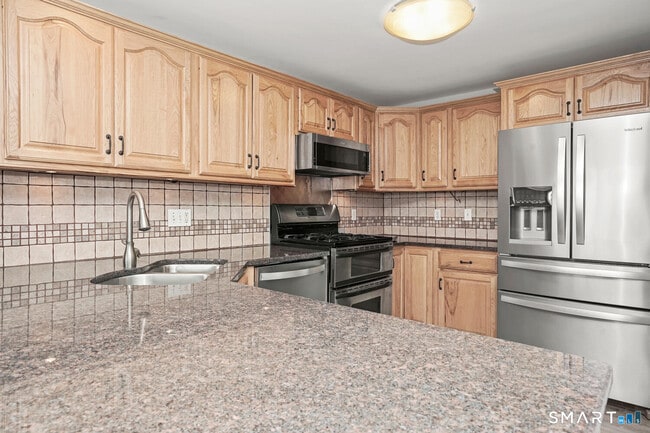 Building Photo - 260 Breakers Ln