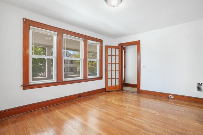 Building Photo - 108 Barnum Ter