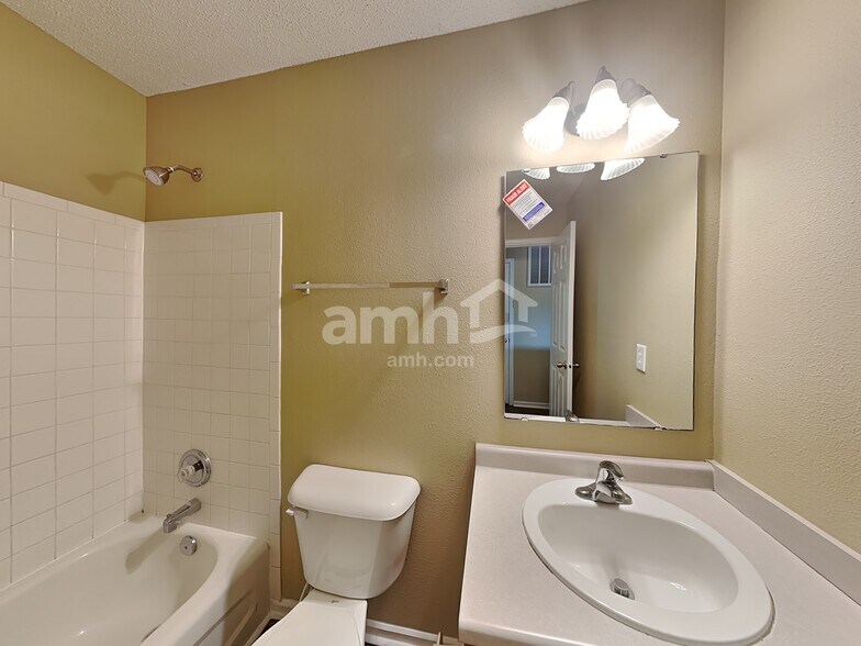 Building Photo - 15065 Fawn Hollow Ln