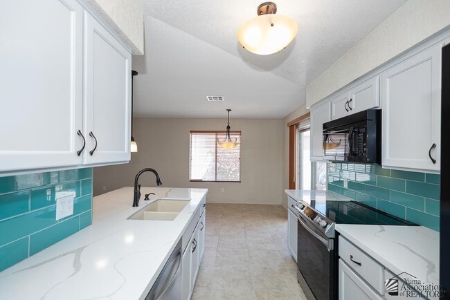 Building Photo - 4067 S Sunlight Way