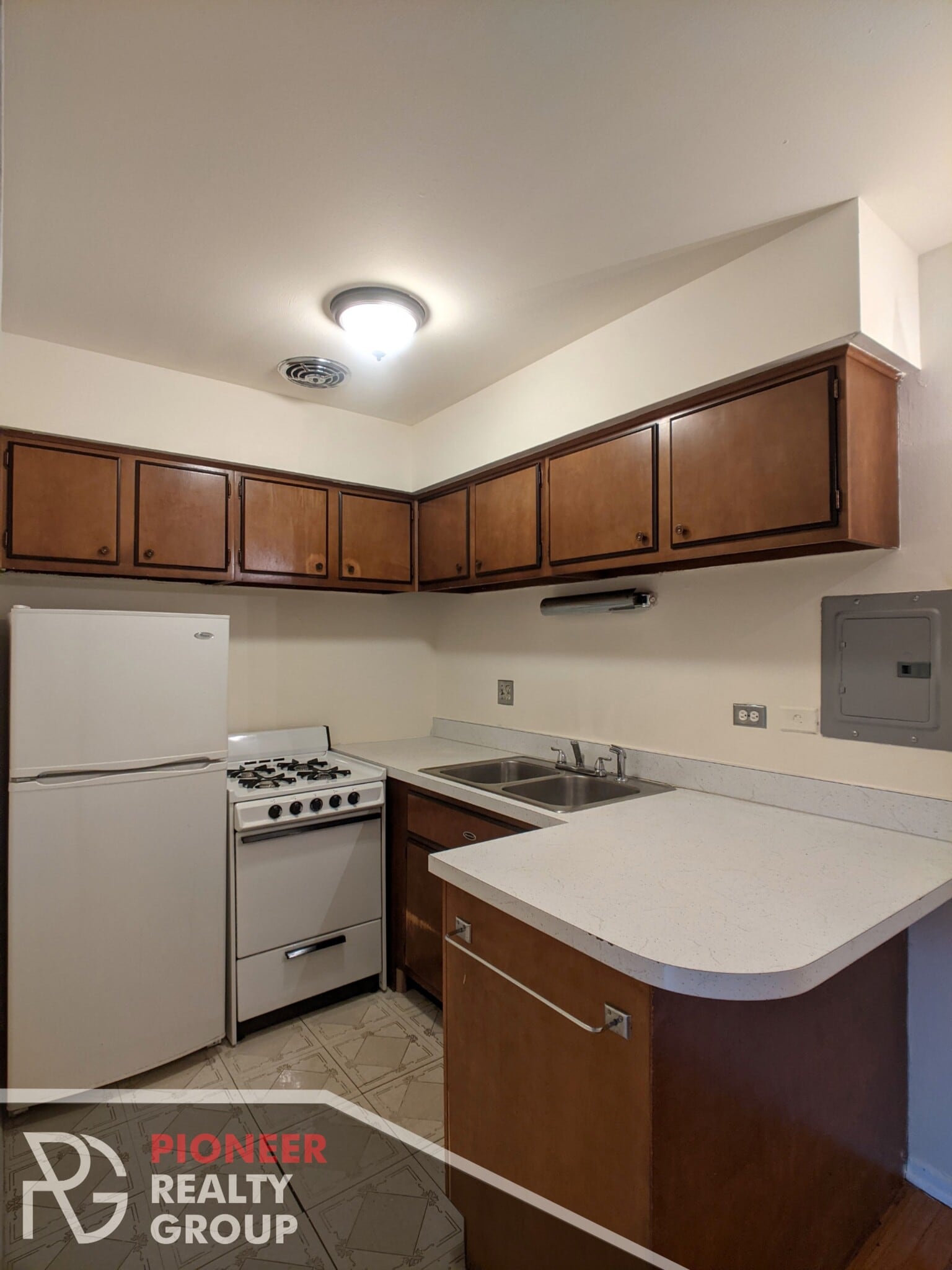 Building Photo - 665 W Wrightwood Ave