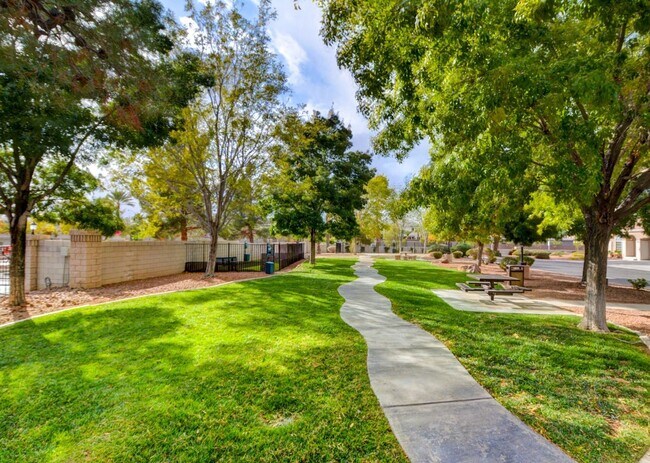 Building Photo - Renovated and Modern. This fantastic 2br in a gated community in Silverado Ranch has all the amen...