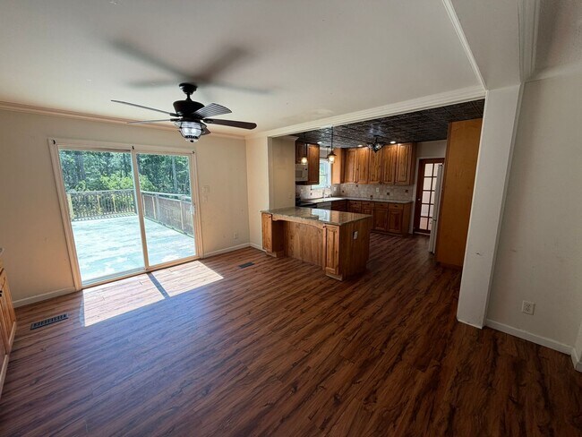 Building Photo - 4BR Colonial with Garage and Large Lot