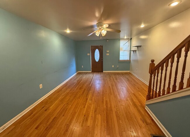Building Photo - 2433 Manton St