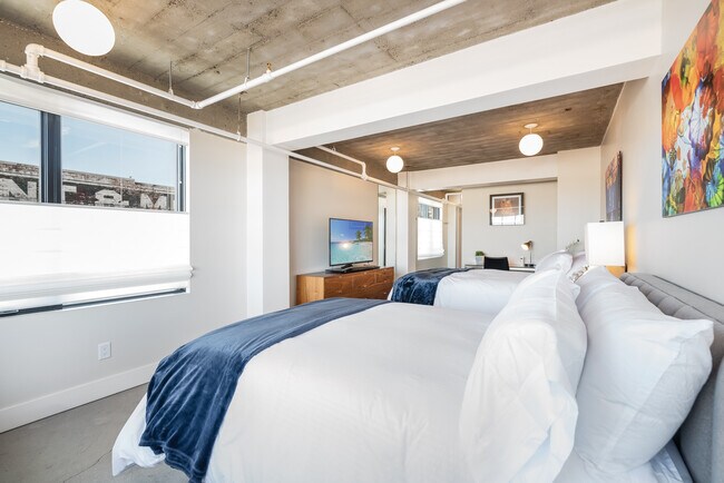 Building Photo - Penthouse