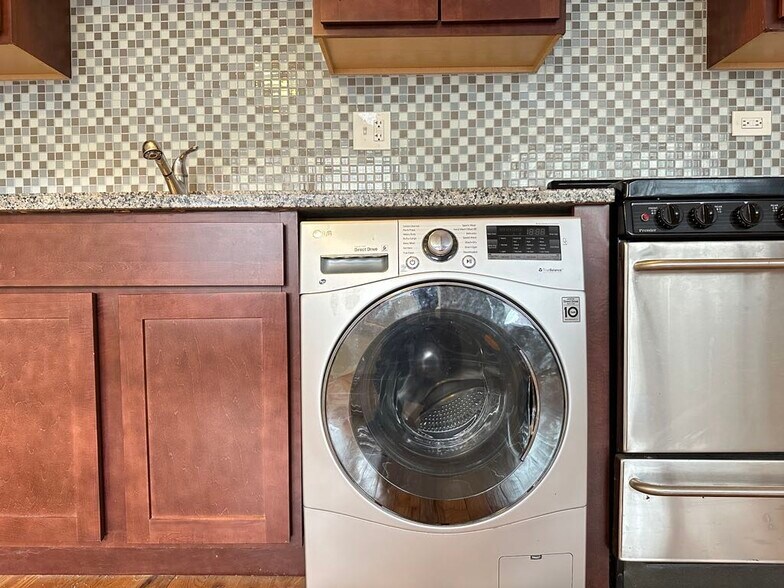 Building Photo - 562 W Arlington Pl