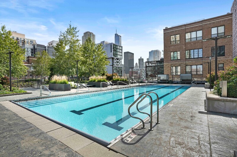 Building Photo - 158 W Superior St