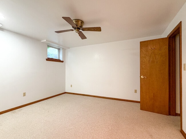 Building Photo - 213 Hahnstown Rd