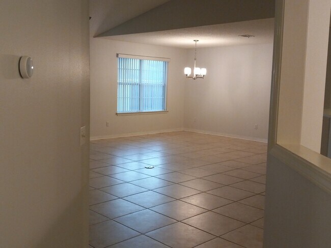 Building Photo - Large 3/2 Family Home that is Conveniently located off Blue Angel PKWY