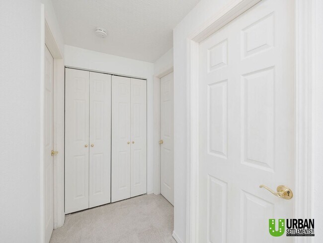 Building Photo - Top-Level 2 Bed / 1 Bath Condo with Garage & In-Unit Laundry – Shiloh Hills