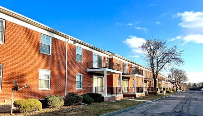 Building Photo - 27689 Echo Valley W