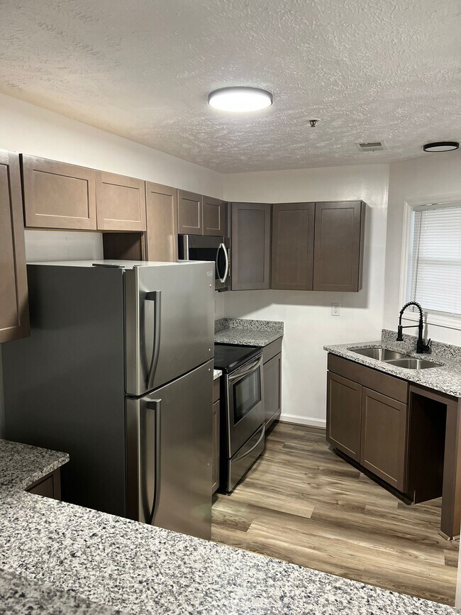 Building Photo - 6724 Willowbrook Dr
