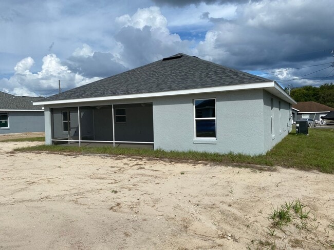 Building Photo - Desirable SE Ocala neighborhood 3/2/2 ** Wont Last**