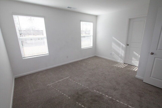 Building Photo - Dorsett Townhomes- 3BD/2.5 BATH Townhome A...