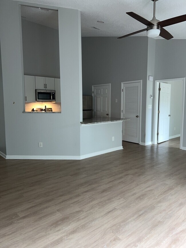 Building Photo - 1 Bedroom 1 Bathroom Condo