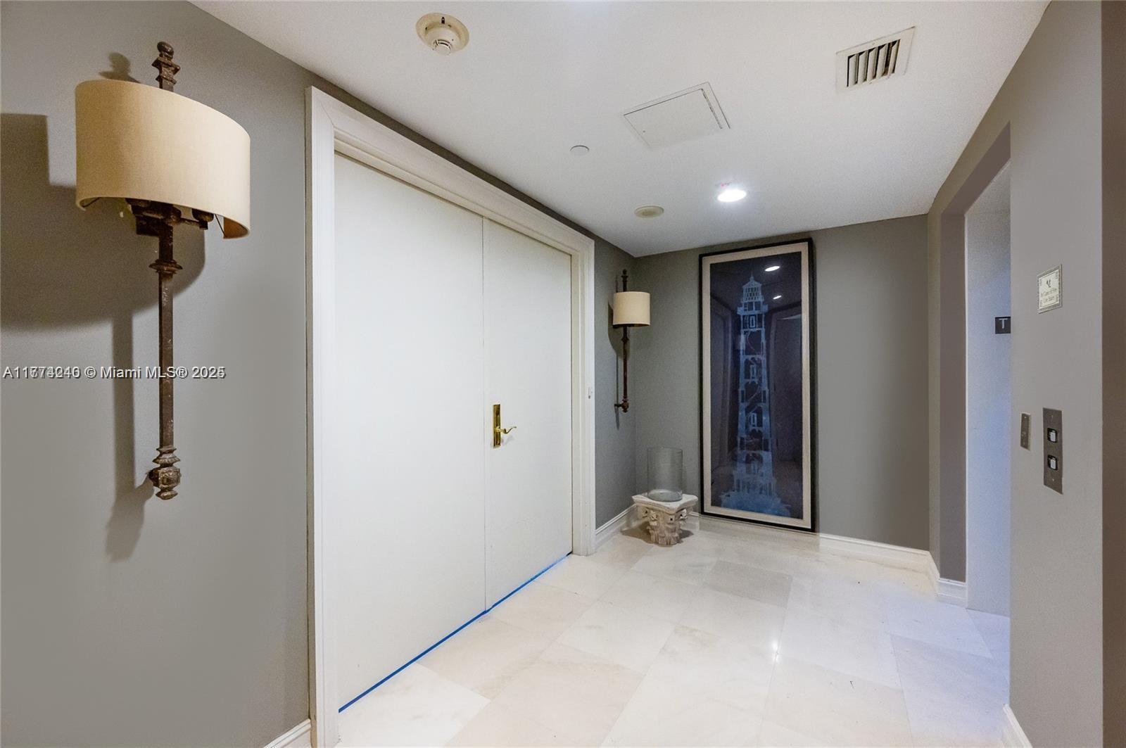 Building Photo - 20201 E Country Club Dr