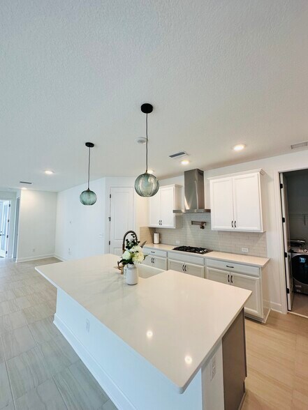 Building Photo - 207 Chalet Ct