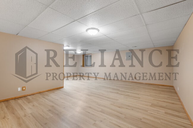 Building Photo - 2126 N Pine Grove St