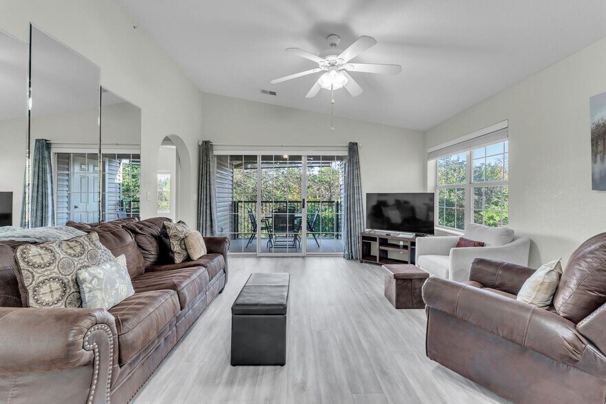 Building Photo - 155 W Rockford Dr