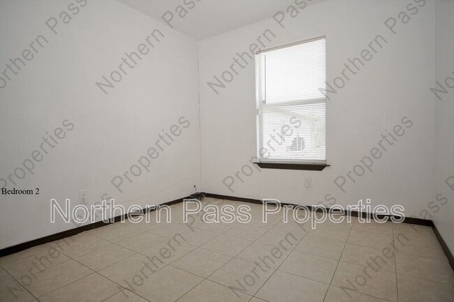 Building Photo - 8489 Roseway Dr