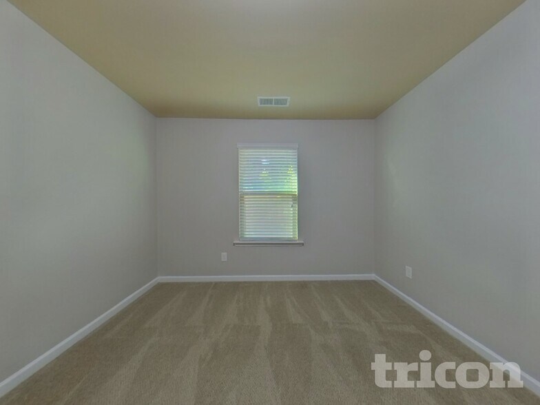 Building Photo - 3303 Lowland Dr